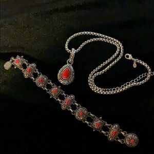 Premier Designs necklace and bracelet set